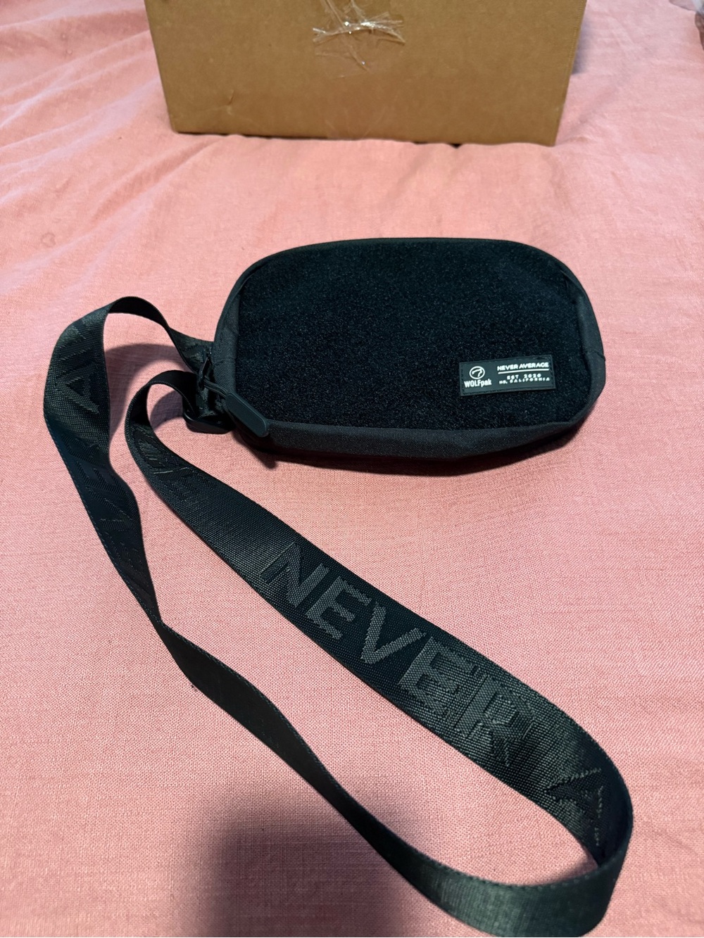 Wolfpak 1.5L Black Crossbody Belt Bag